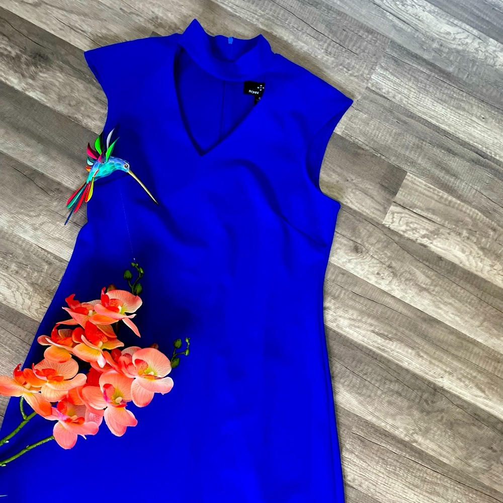 Size 6 beautiful neck accent!
